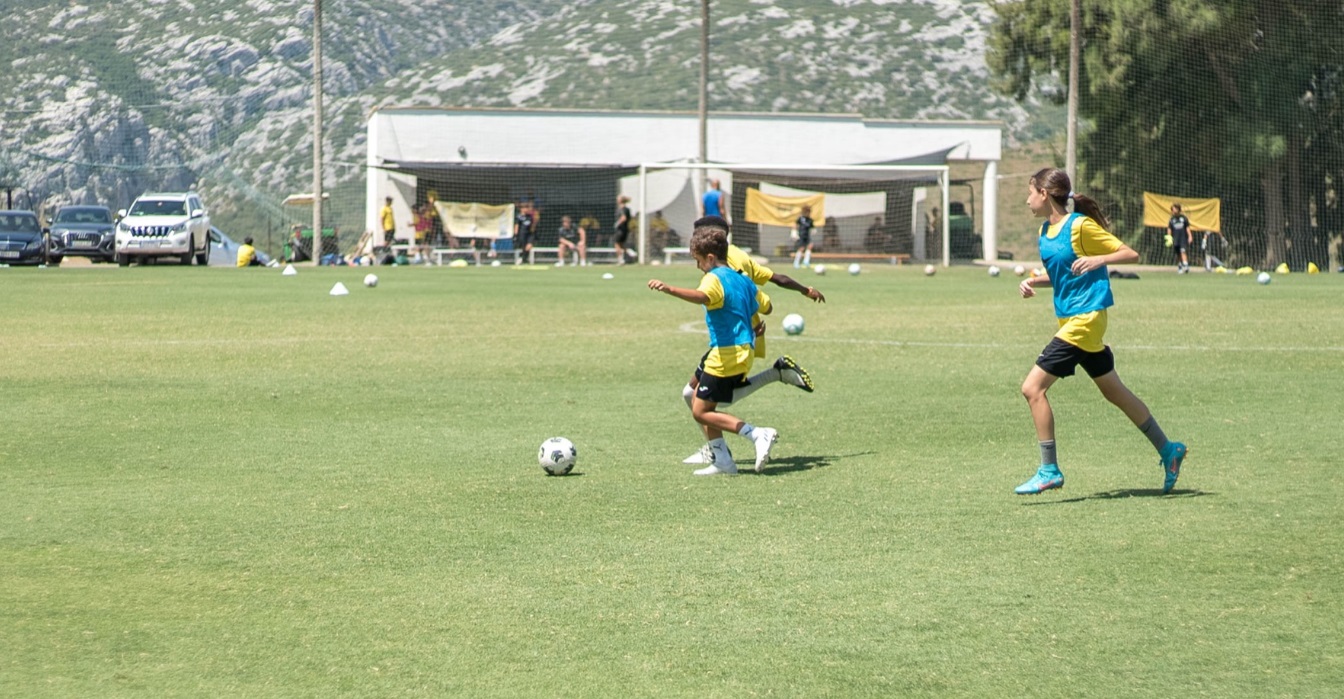 Campamento de futbol masculino y femenino